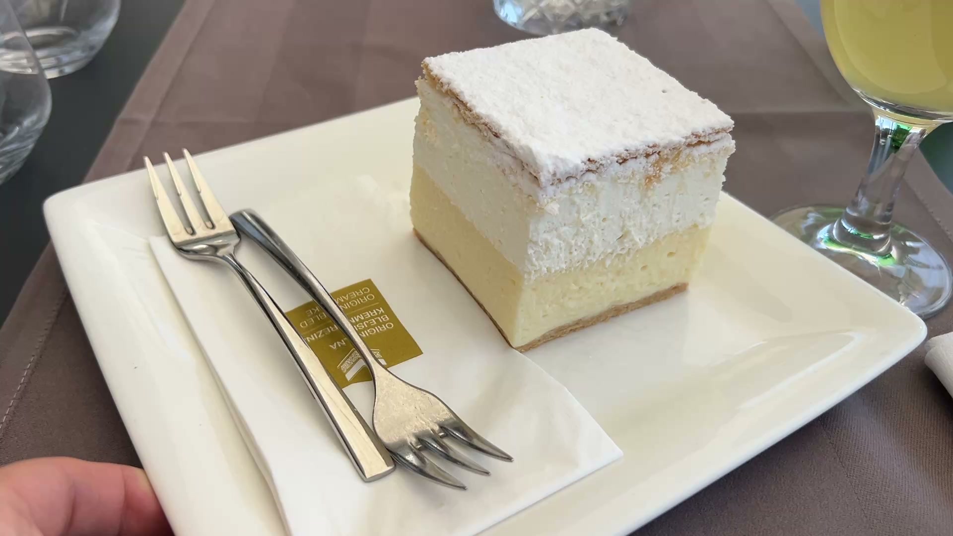 Krem&scaron;nita, the cream cake invented in Bled, on Iv&aacute;n Verzoub's Slovenia inspection